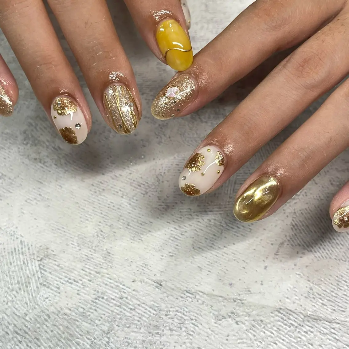 ネイル ストーンネイル ハンドネイル ハンドケア nailsalon SuMILEのネイルデザイン