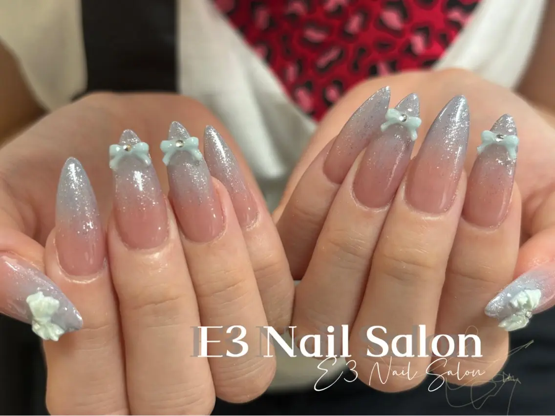 ネイル オーロラネイル フレンチネイル ジェルネイル ガラスフレンチ グラデーション ハンドネイル E3 Nail Salonのネイルデザイン