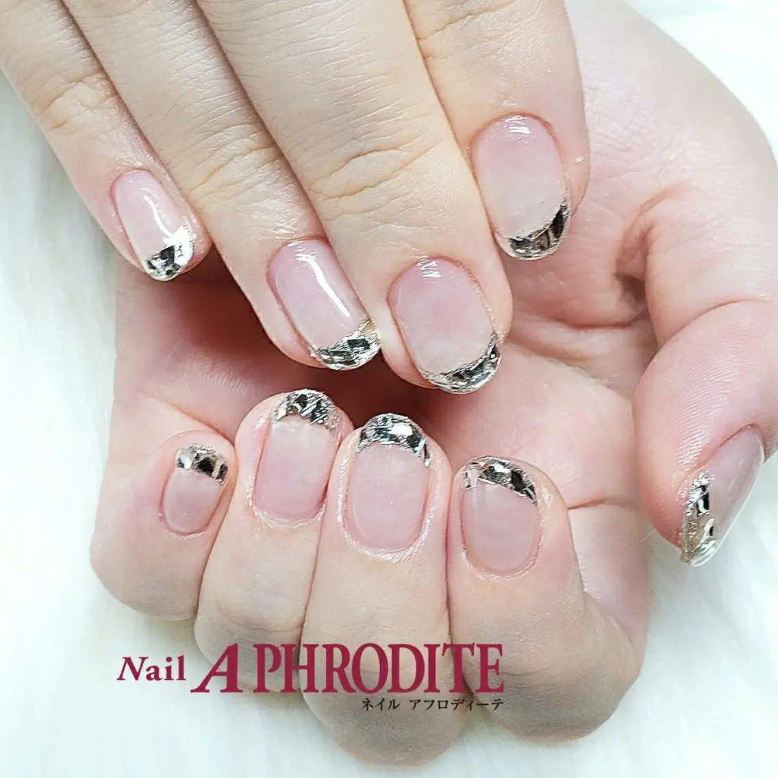 ネイル オーロラネイル クリアネイル ジェルネイル シルバー ソフトジェル ハンドネイル Nail Aphroditeのネイルデザイン