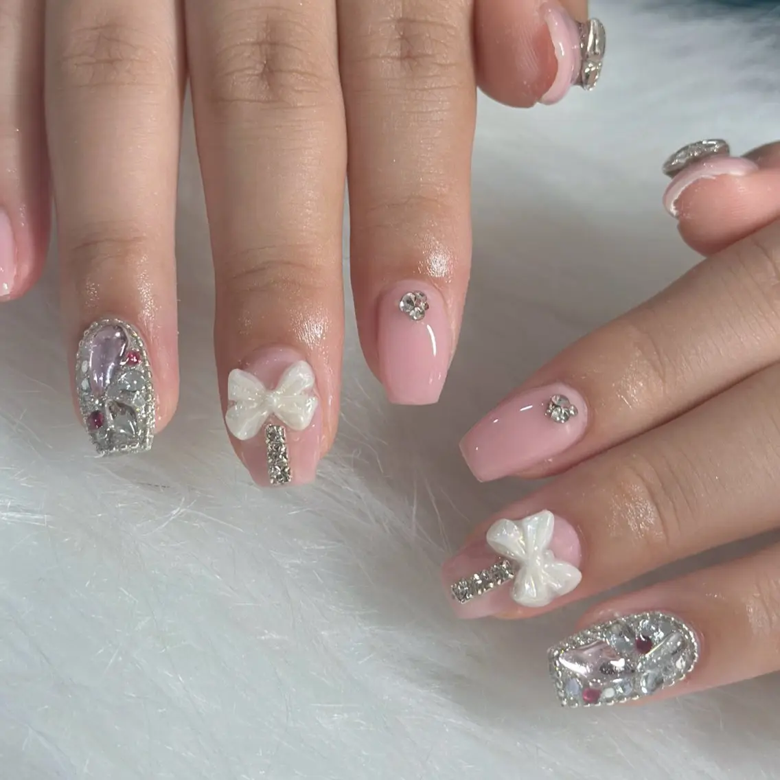 ネイル ハンドネイル フットネイル LAVISH nanamiのネイルデザイン
