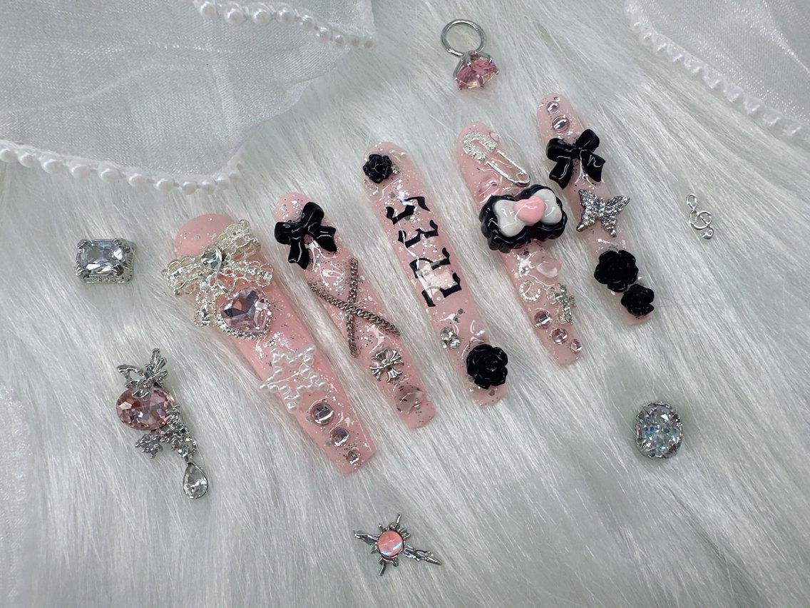 ネイル チークネイル 長さ出し ガーリー 韓国ネイル マグネットネイル Lyn Nailのネイルデザイン