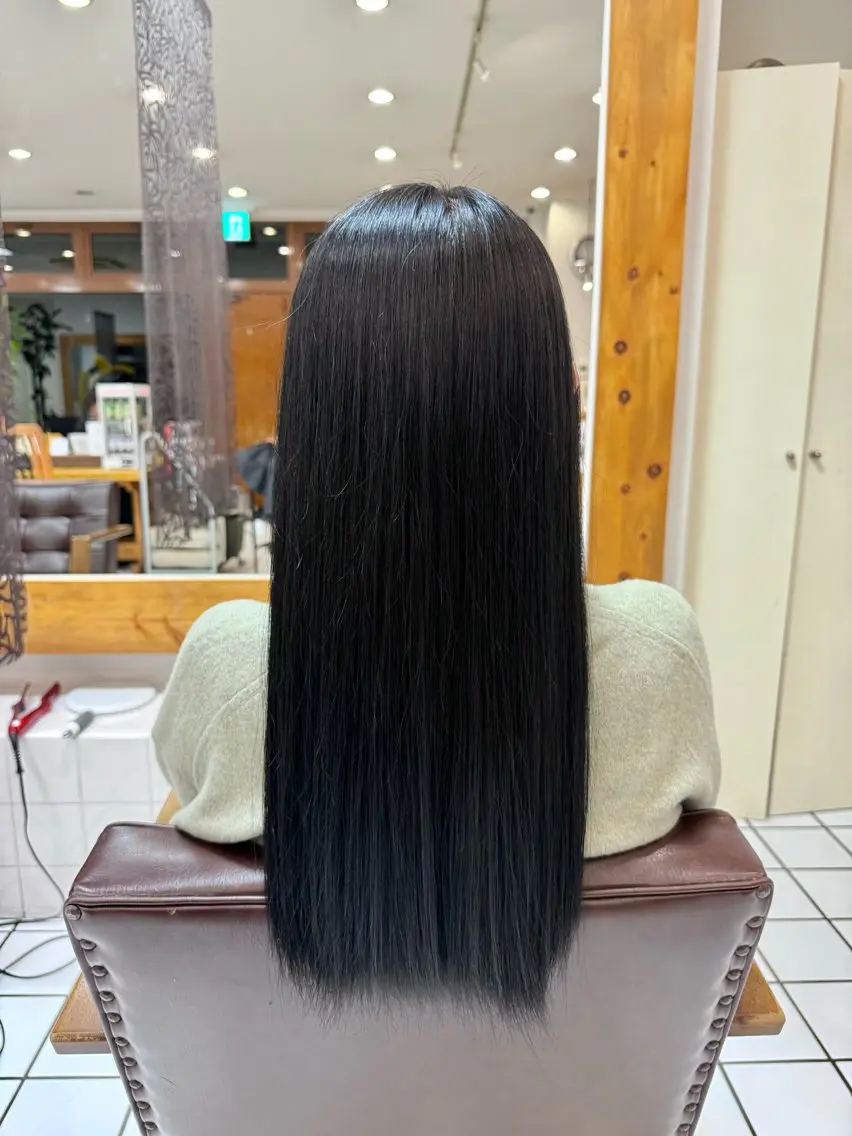 カラー 黒髪 ブリーチ ブルーカラー ブルーブラック ブリーチなしカラー 池田 菜々美のヘアスタイル