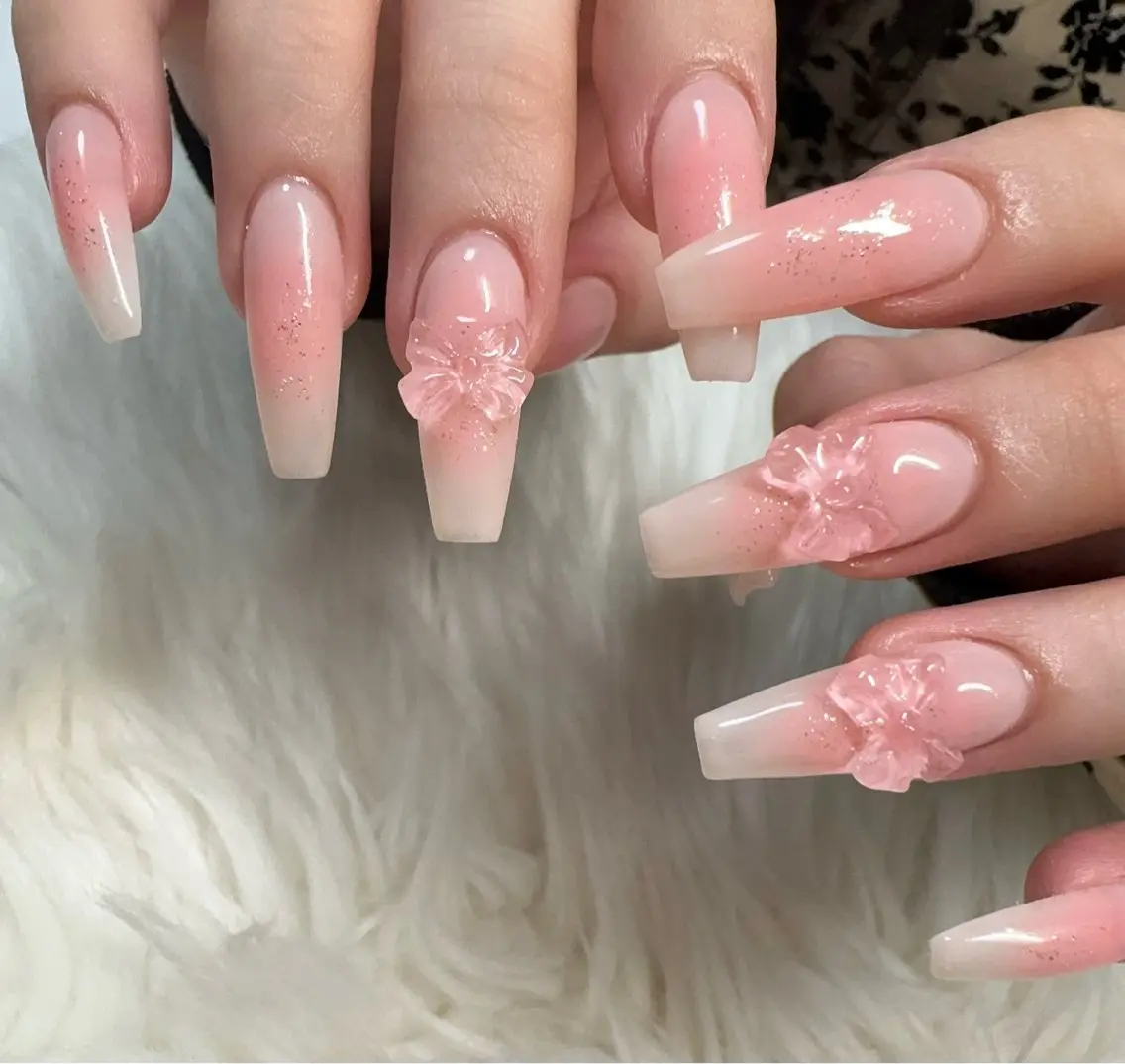 ネイル ハンドネイル &ME ネイルサロンのネイルデザイン