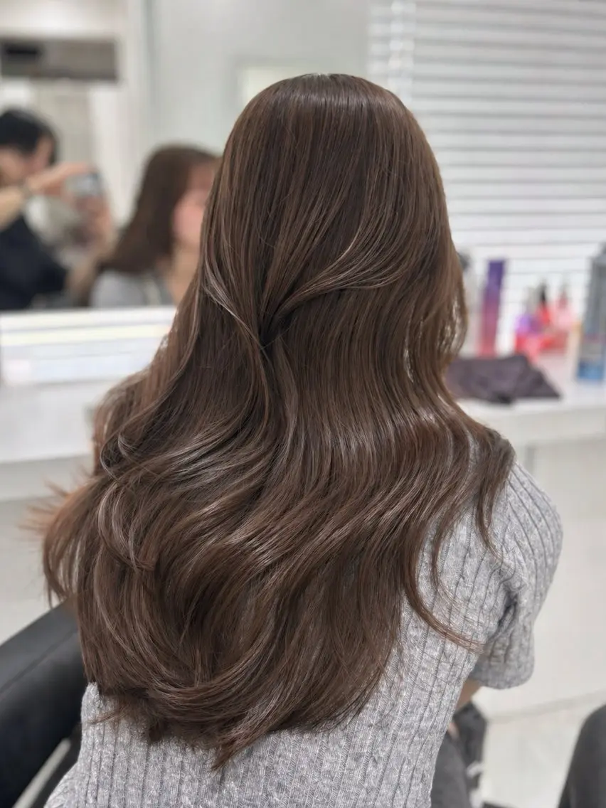 ロング カラー ヘアカラー トリートメント ヘッドスパ ヘアセット 流行りの透明感カラー ×縮毛矯正🤍ユウのヘアスタイル