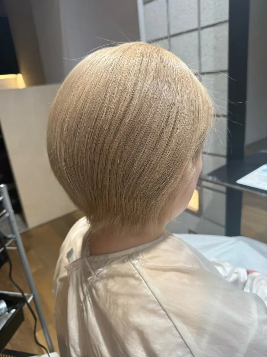 ショート ヘアカラー 松本  夏海のヘアスタイル