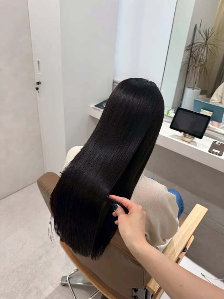 ロング SLASHスラッシュ 伊藤眞代のヘアスタイル