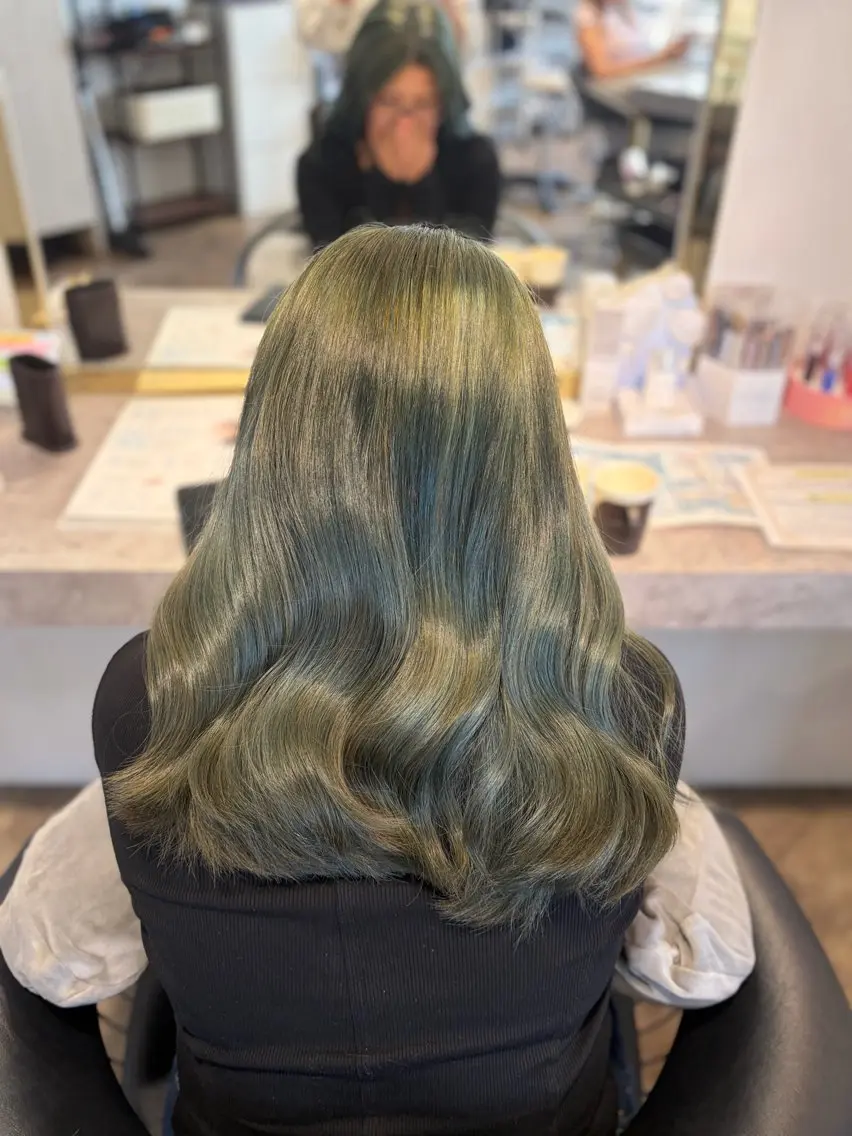 ロング ヘアカラー 佐野 叶羽のヘアスタイル