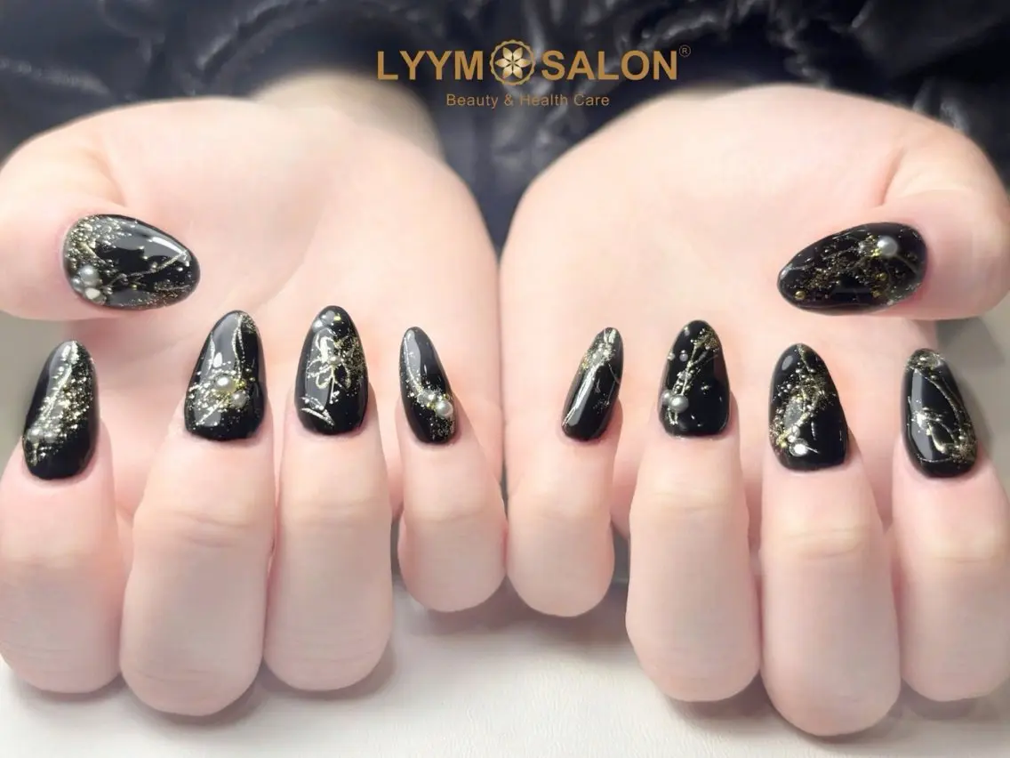 ネイル アートネイル ゴールド ハンドネイル LYYM Salonのネイルデザイン
