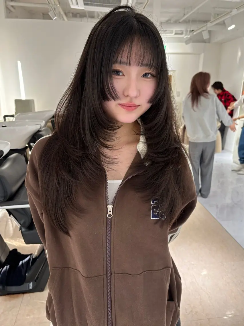 ロング レイヤーカット🤍 seriraのヘアスタイル