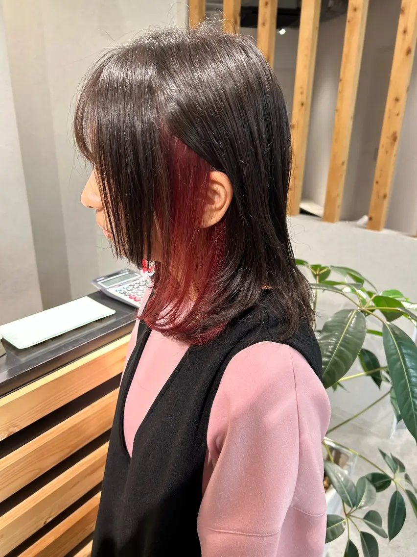 ミディアム カラー ブリーチ レッドカラー ヘアカラー ウルフカット レイヤーカット上柿のヘアスタイル