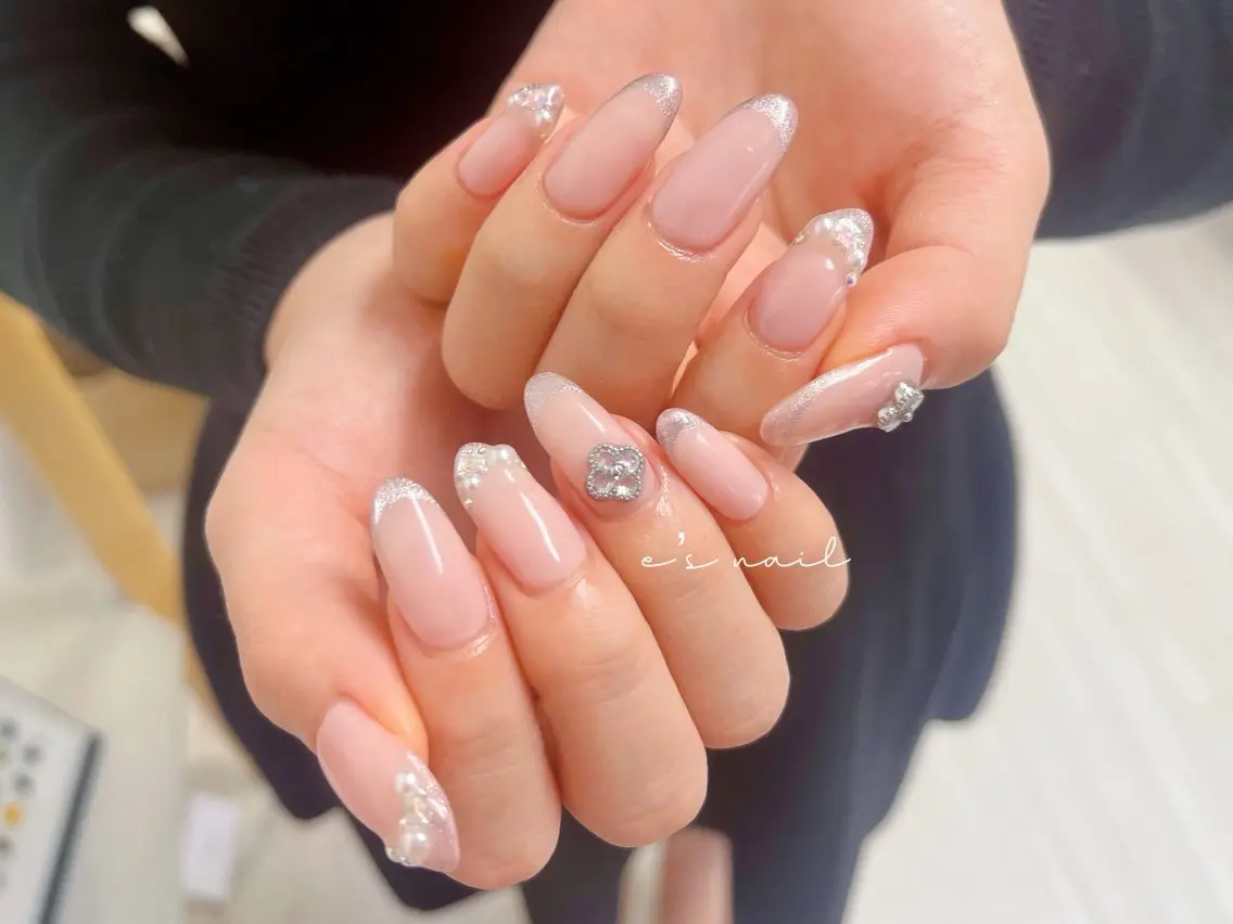 ネイル フレンチネイル マグネットネイル マグネットフレンチ e’s nail Lumièreのネイルデザイン
