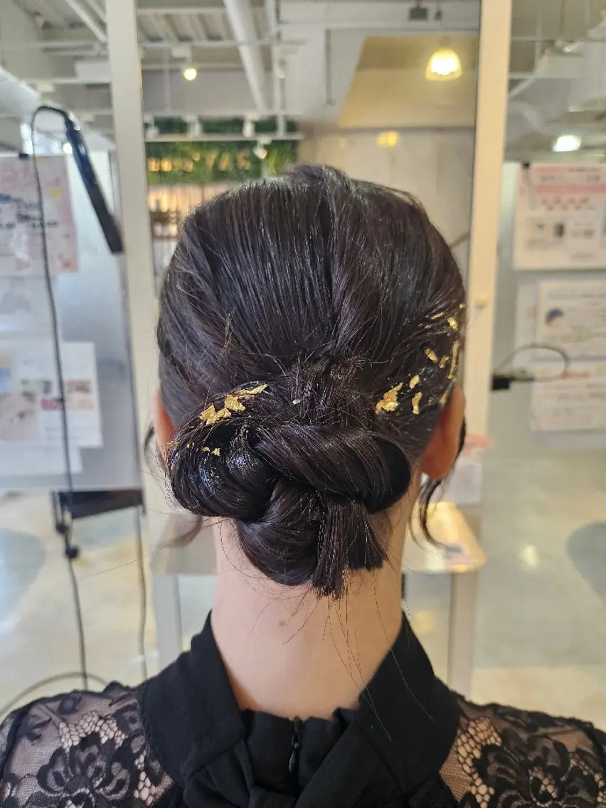 セミロング ヘアアレンジ お団子ヘア ヘアセット 岡田 奈々のヘアスタイル