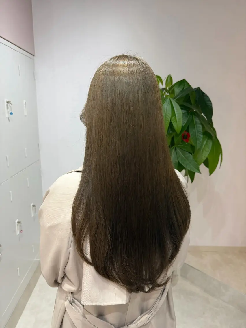 ロング カラー ブリーチ 透明感カラー ダブルカラー ブリーチなしカラー 柔らかオリーブ🌿 HIMARI🌻のヘアスタイル