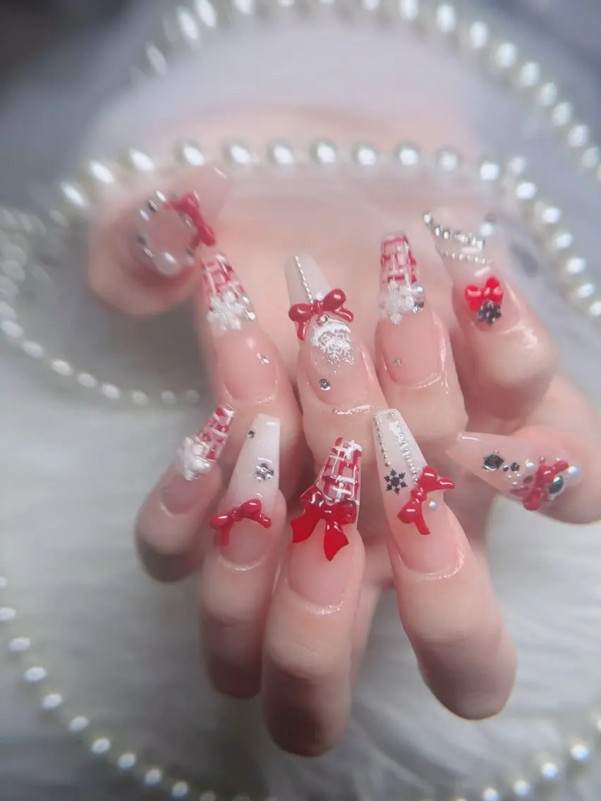 ネイル フレンチネイル ジェルネイル ガラスフレンチ ハロウィン ハート ハンドネイル H.baby Nail Salonのネイルデザイン