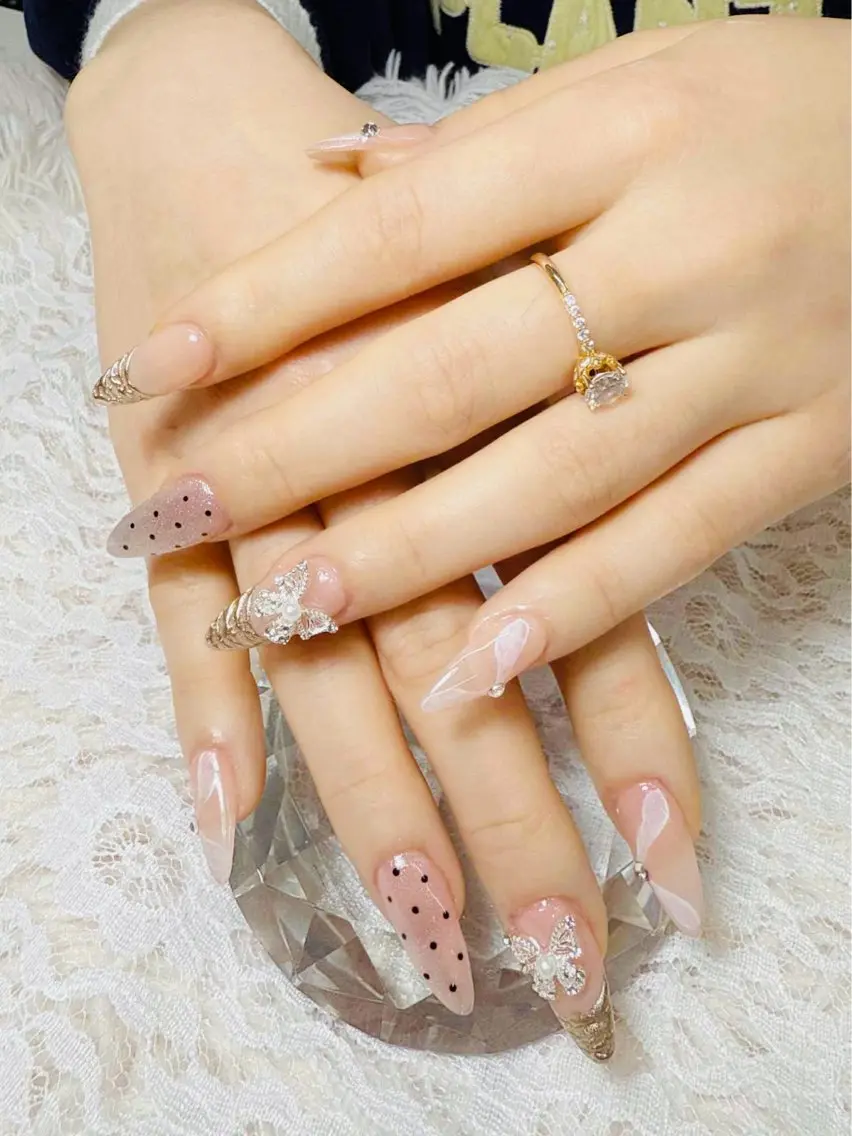 ネイル アートネイル 長さ出し ロングネイル 持ち込み スカルプネイル AURA NAIL🎀💅のネイルデザイン