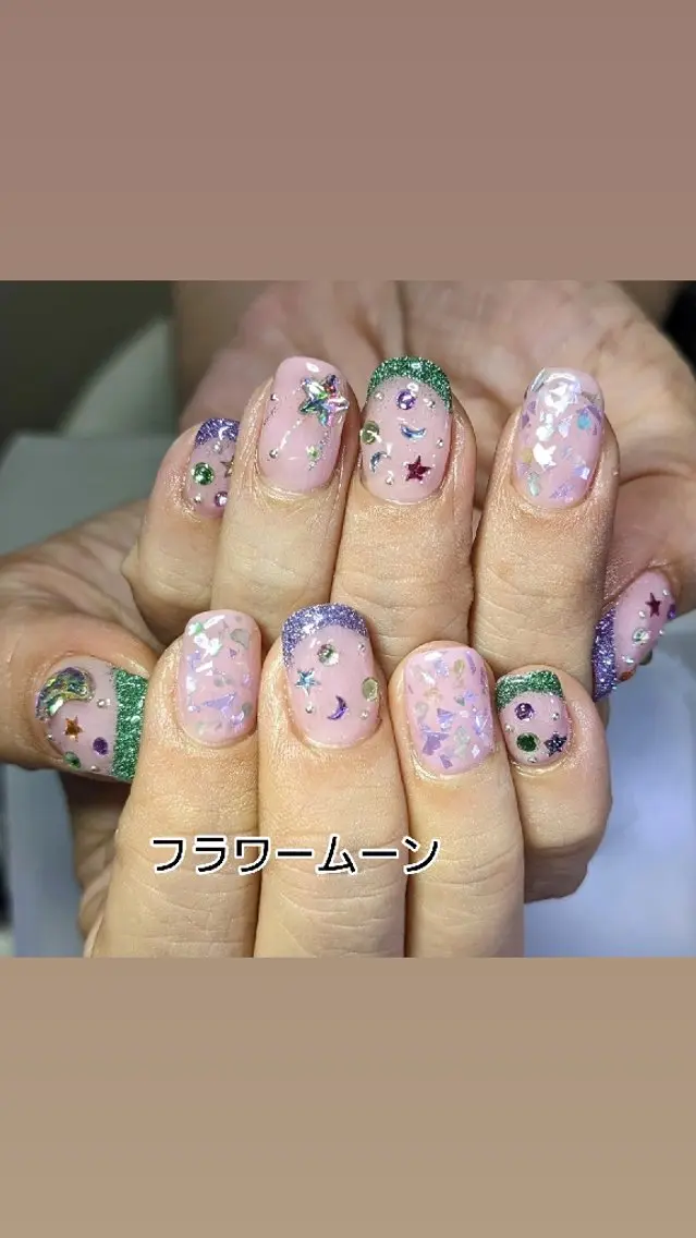 ネイル フレンチネイル ハンドネイル ハンドケア フラワー ムーンのネイルデザイン