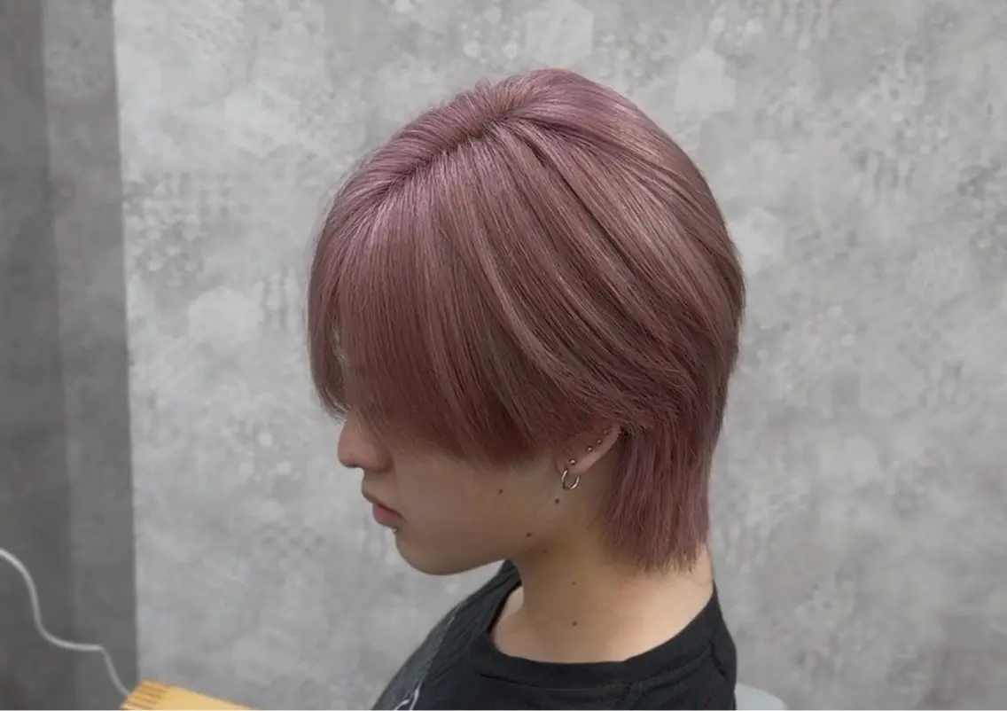 カラー メンズ メンズブリーチ センターパート フェザーパーマ メンズハイトーン メンズ韓国風 佐々木 哲太のヘアスタイル
