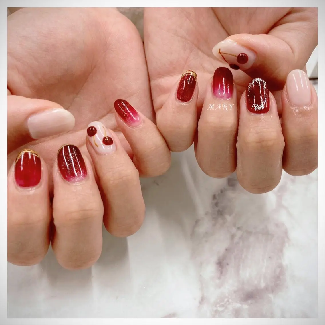 ネイル マグネットネイル ニュアンスネイル ワンカラーネイル 赤色 ハンドネイル Mary nail .narumiのネイルデザイン