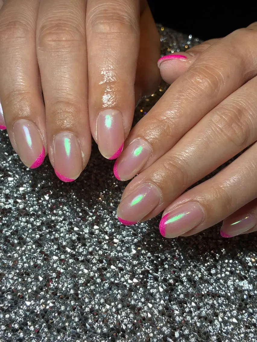 ネイル オーロラネイル フレンチネイル ラメ(グリッター) ピンク ハンドネイル door nailのネイルデザイン