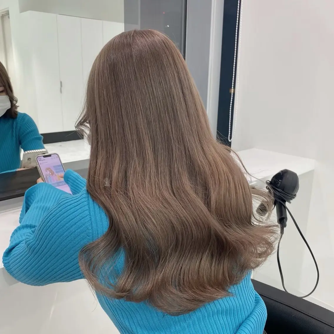 ロング カラー ベージュカラー ミルクティーベージュ ラベンダー💜 グレージュ🩶のヘアスタイル