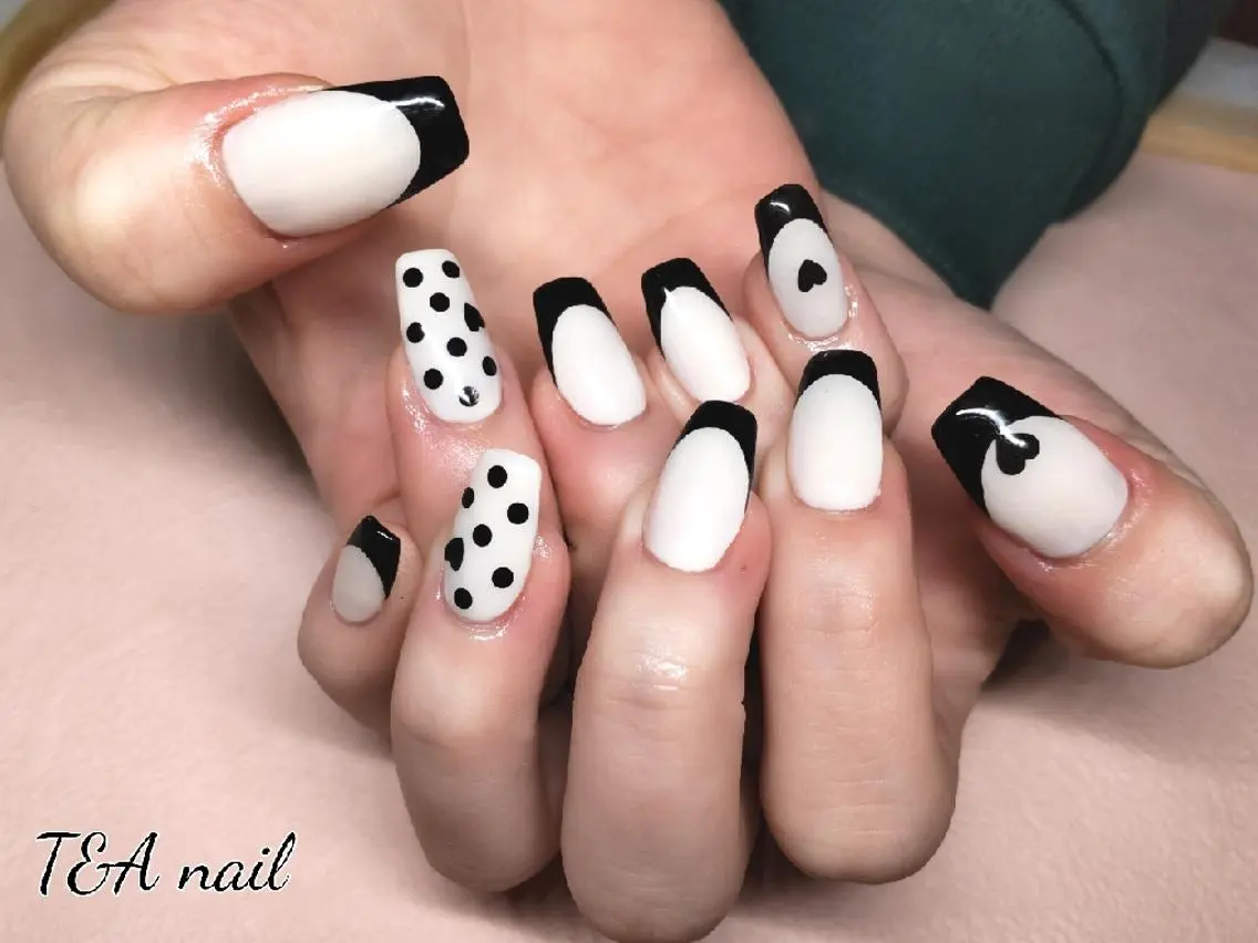 セミロング ネイル ドット 長さ出し フレンチネイル ジェルネイル ハート T&A nailのネイルデザイン