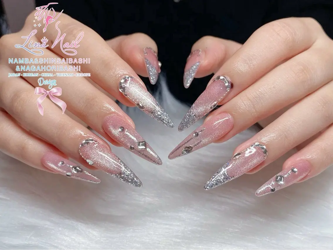 ロング 韓国風ヘア ロング クリスマス ハンドネイル Linanail Nambaのマツエク・マツパデザイン