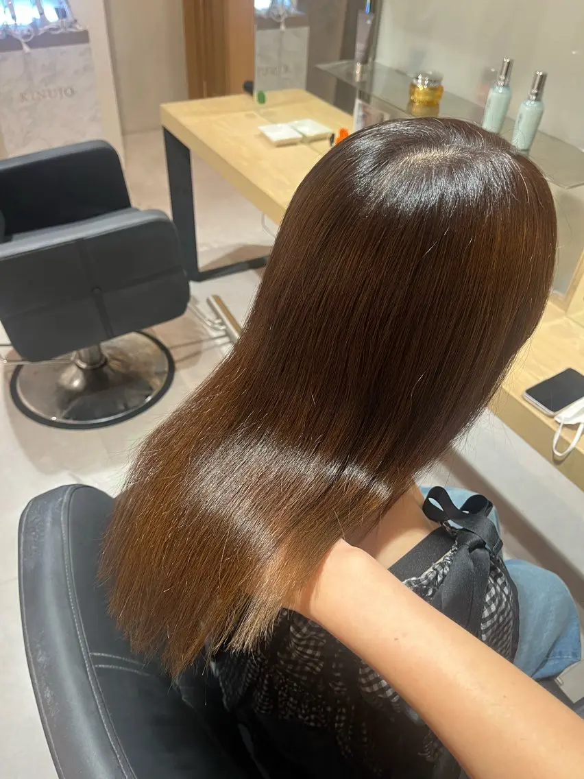 ミディアム カット ヘアカラー トリートメント やまもと ここのヘアスタイル