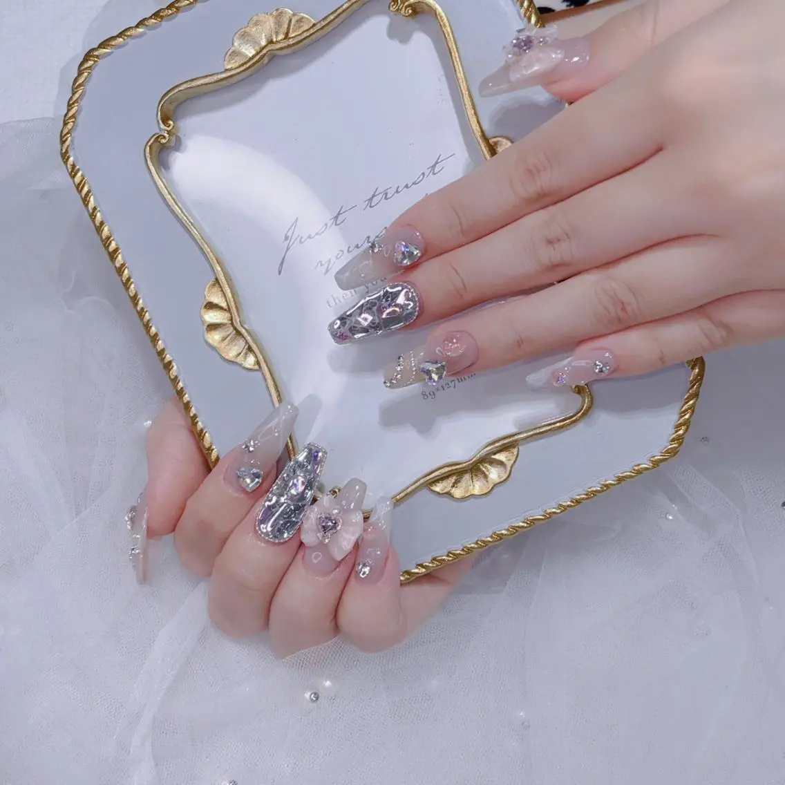 ネイル ハンドネイル Queens ciciのネイルデザイン