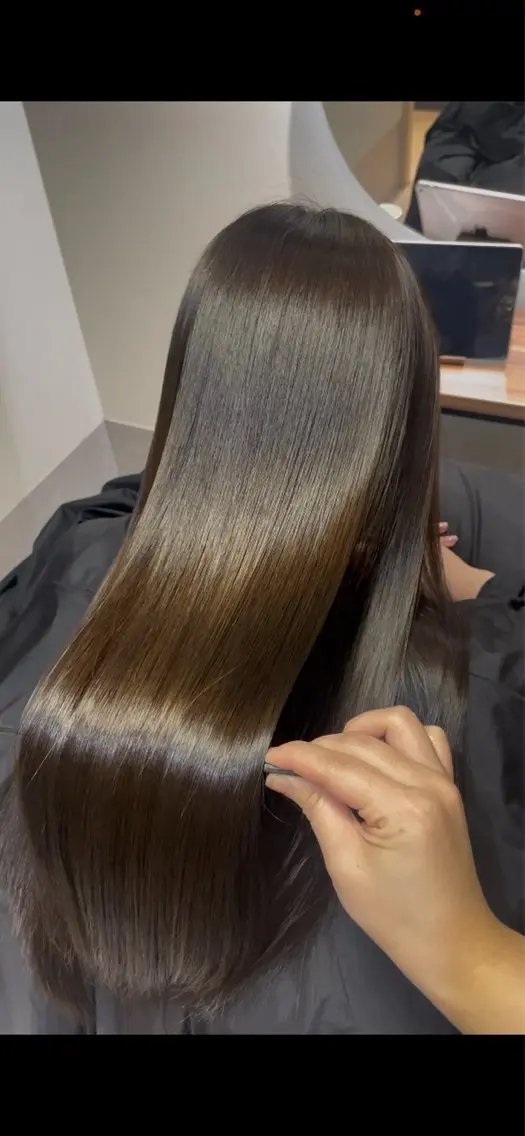 ロング 縮毛矯正 丸内 麻奈のヘアスタイル