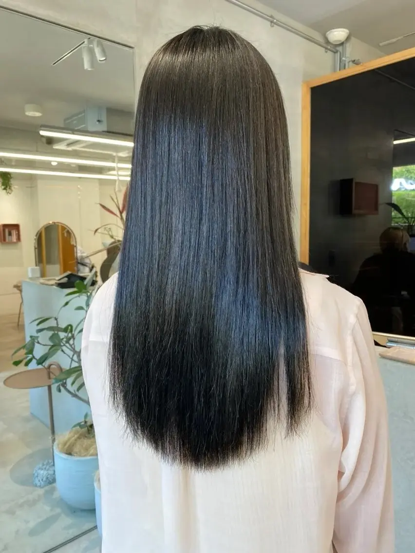 ロング 酸性ストレート 鶴井 美空のヘアスタイル
