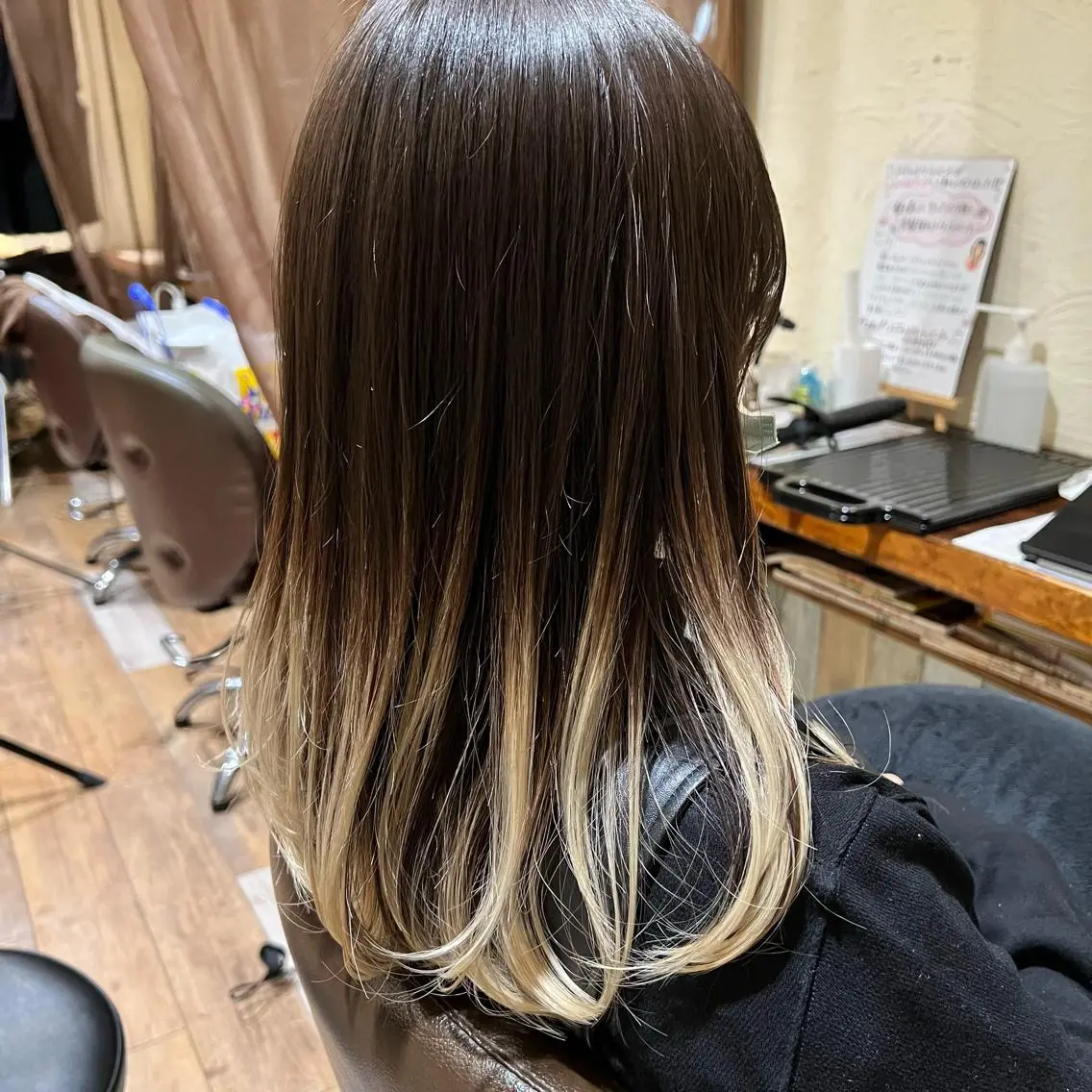 セミロング レイヤーカット chakura めいのヘアスタイル