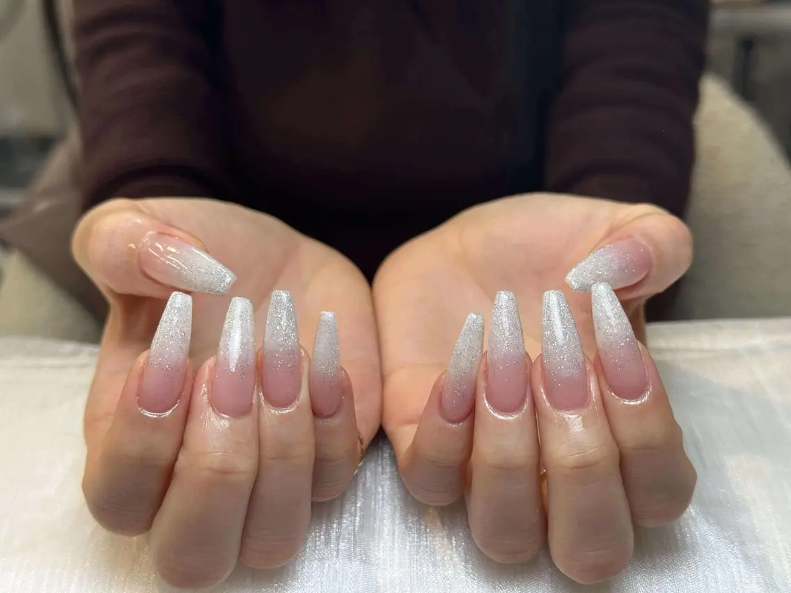ネイル グラデーション キラキラネイル ワンカラーネイル 冬ネイル Jenn Nail Salonのネイルデザイン