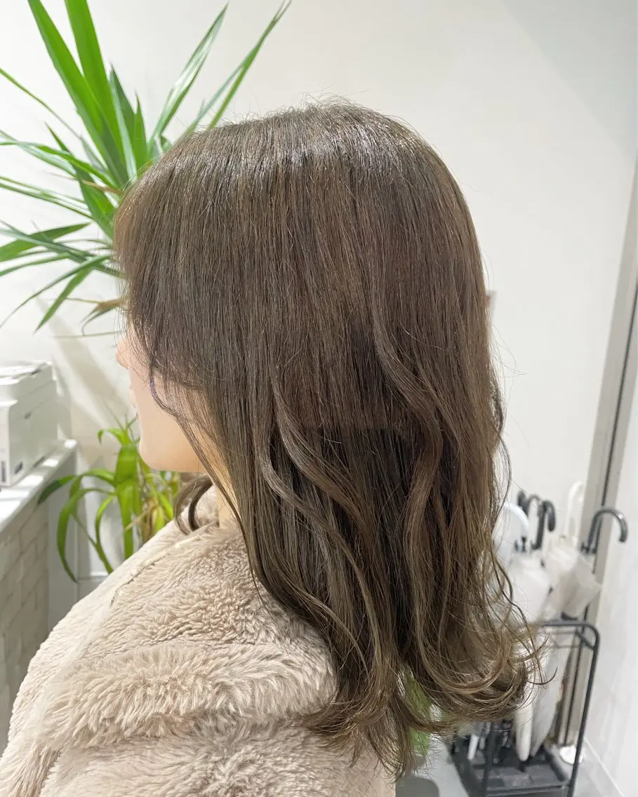 ミディアム カラー ベージュカラー オリーブベージュ 似合わせスタイル🪮 🌿まなべさとみ🌿のヘアスタイル