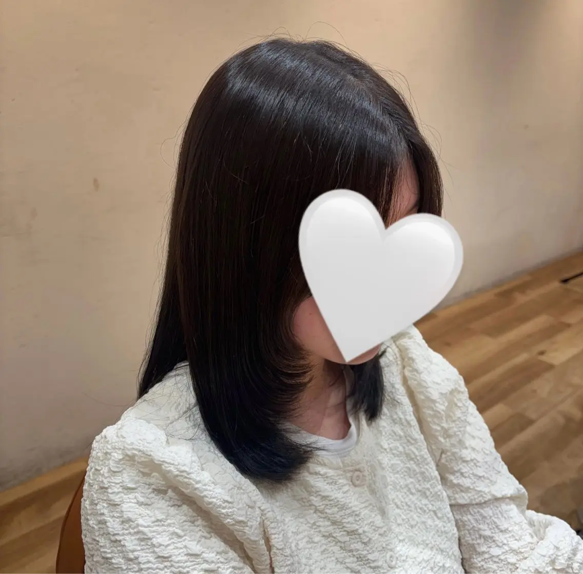 ミディアム アッシュ 顔まわりレイヤー 顔周りカット レイヤーカット 小西 七菜子のヘアスタイル