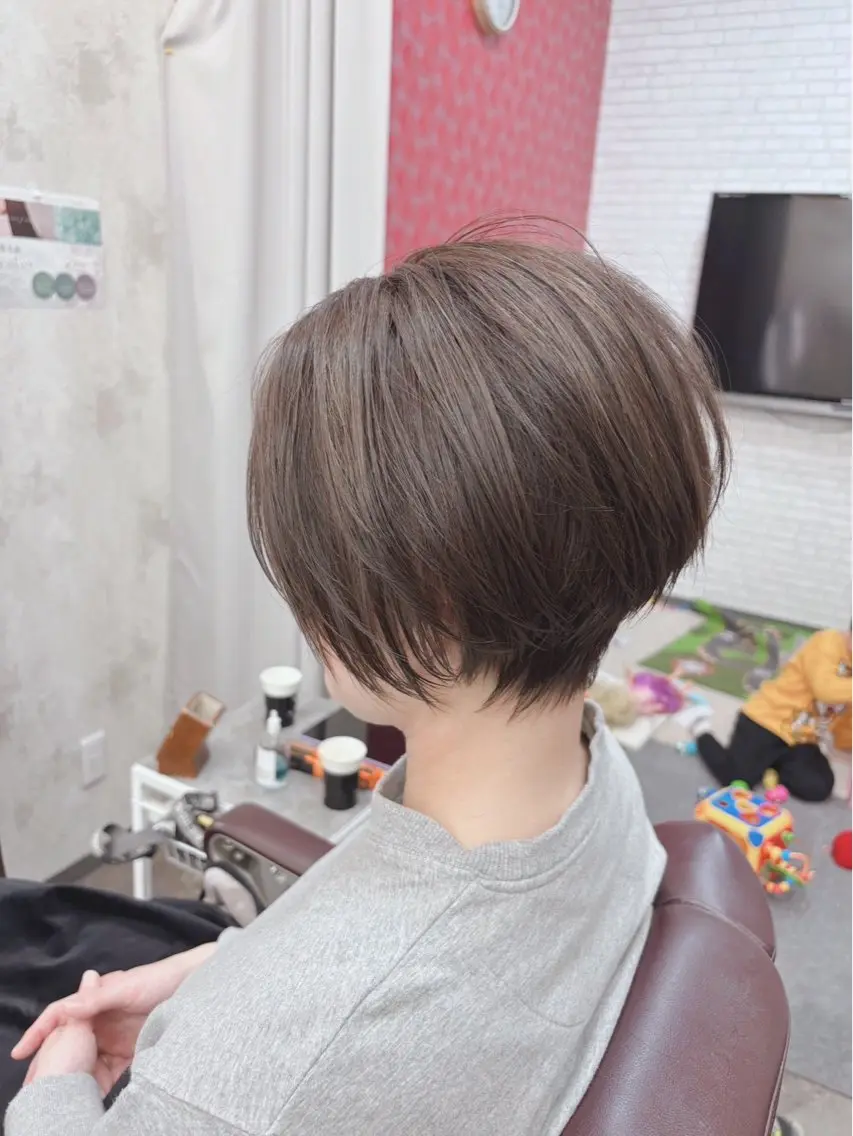 ショート カラー 藤田 麗安のヘアスタイル