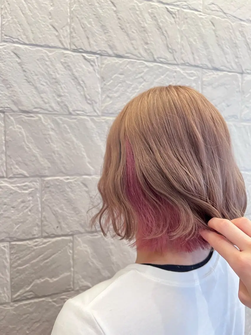 ショート カラー ブリーチ ピンクカラー ヘアカラー 有澤 茉唯のマツエク・マツパデザイン