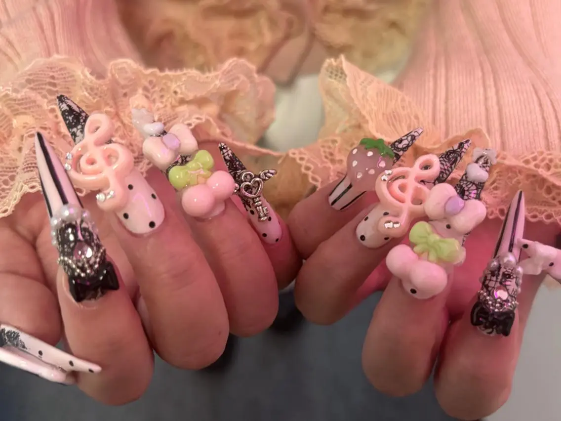 ネイル 長さ出し グラデーション 卒業式 キラキラネイル マグネットネイル Emi🌸Belle Nail Salonのネイルデザイン