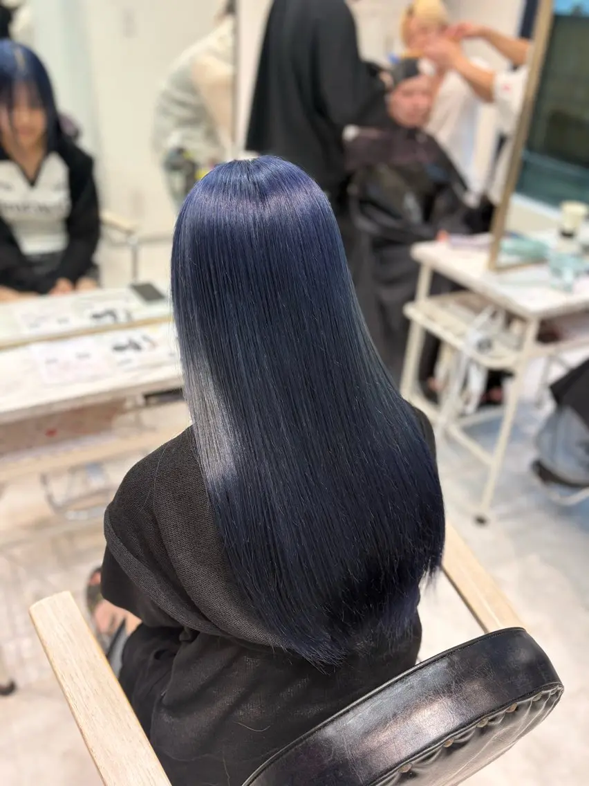 ロング カラー ブルーカラー ネイビーカラー ヘアカラー トリートメント ヘアセット 色落ち綺麗🩰ハイ トーン🎀RINKAのヘアスタイル