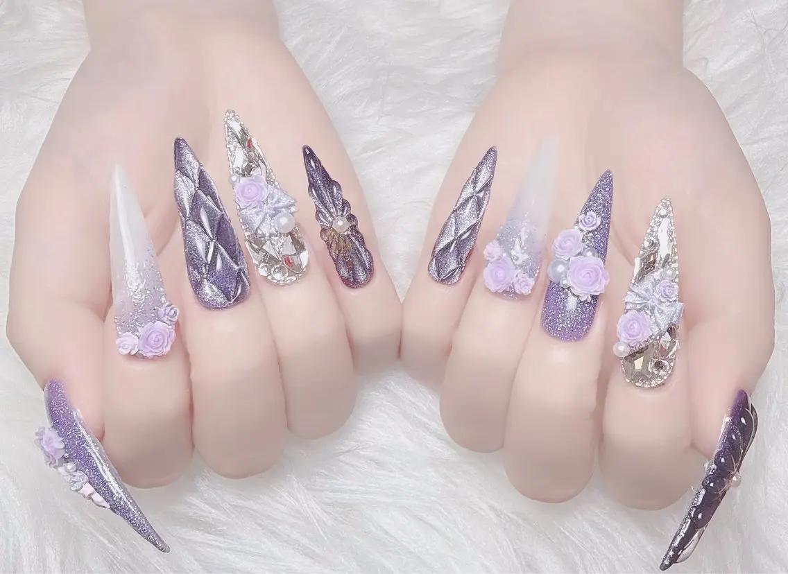 ネイル オーロラネイル クリアネイル フレンチネイル ジェルネイル ガーリー ハンドネイル Sakura Nail Salonのネイルデザイン