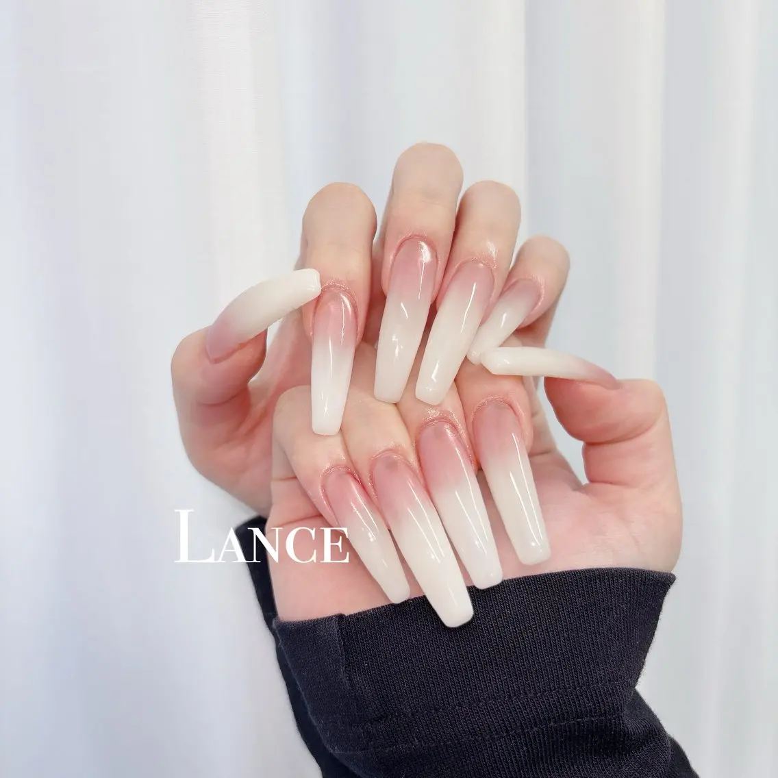 ネイル オーロラネイル フットネイル 氷ネイル・うるうるネイル キラキラネイル 韓国ネイル ハンドネイル Lance nailのネイルデザイン
