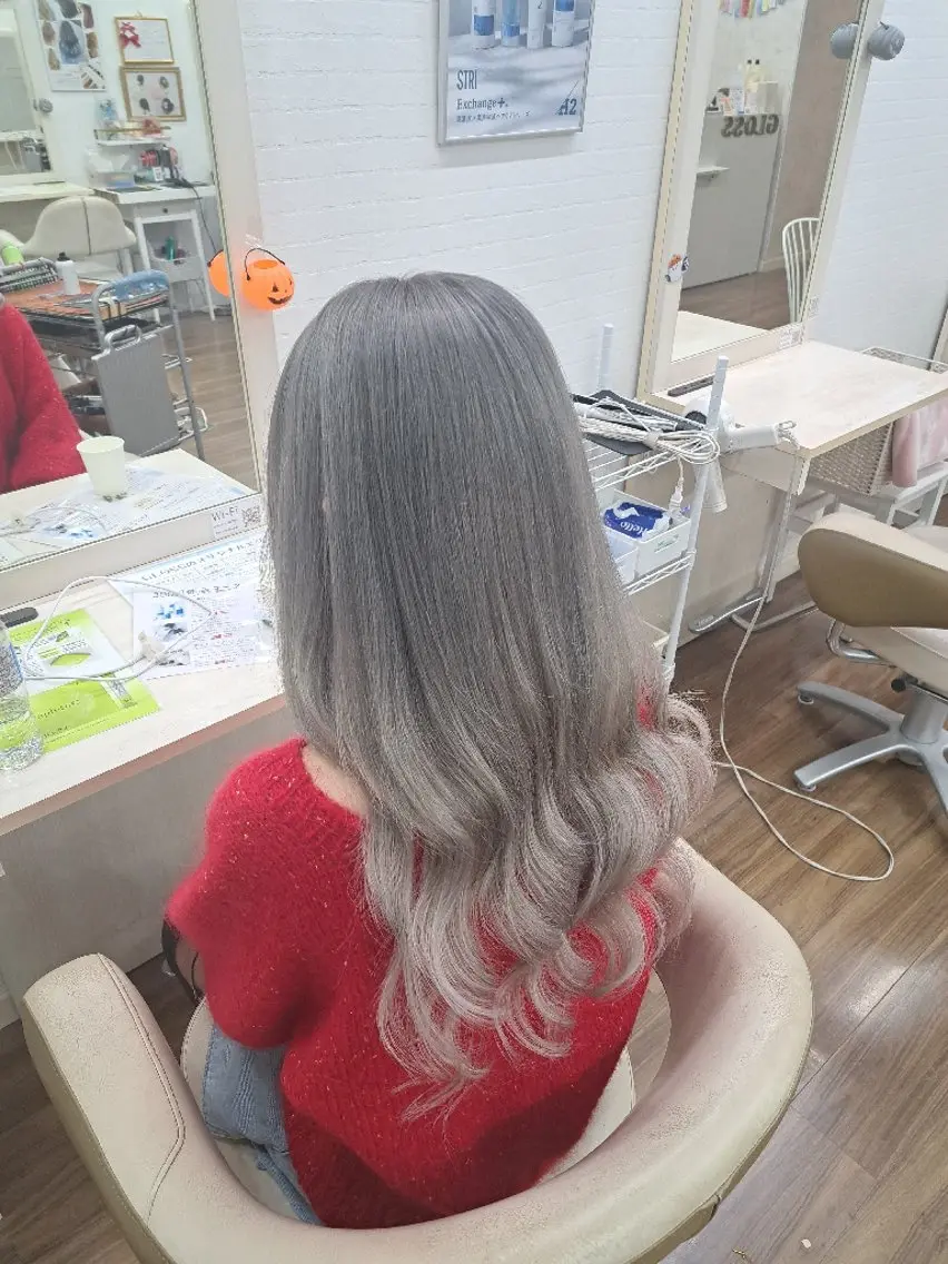 ロング カラー シルバー ヘアカラー トリートメント エクステ GLOSS心斎橋🌹 はるなのヘアスタイル