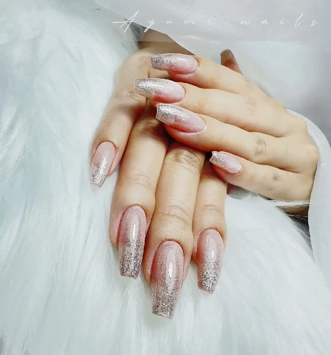 ネイル ラメ(グリッター) ラメグラデーション マグネットネイル 🍁Ayumi 💐 Nailsのネイルデザイン