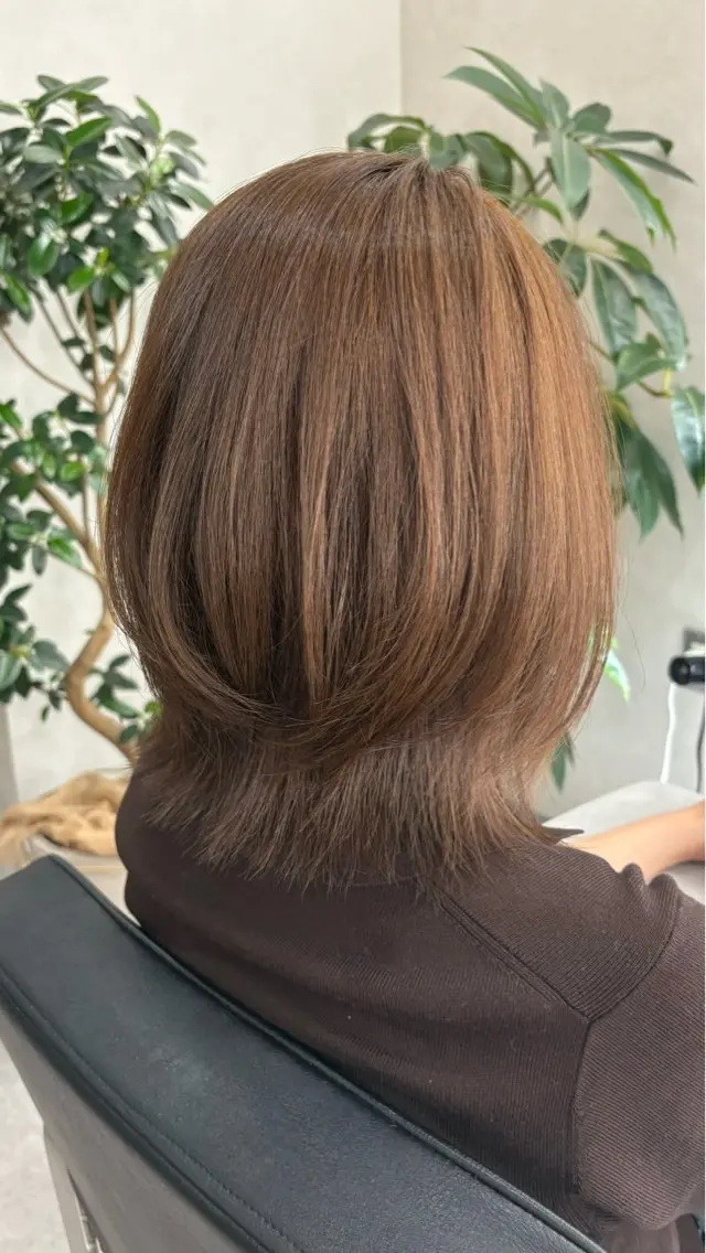 ミディアム カラー ベージュカラー ミルクティーベージュ 外ハネヘア カット ヘアカラー トリートメント ショート/ボブ/ 透明感カラー🌿神永のヘアスタイル