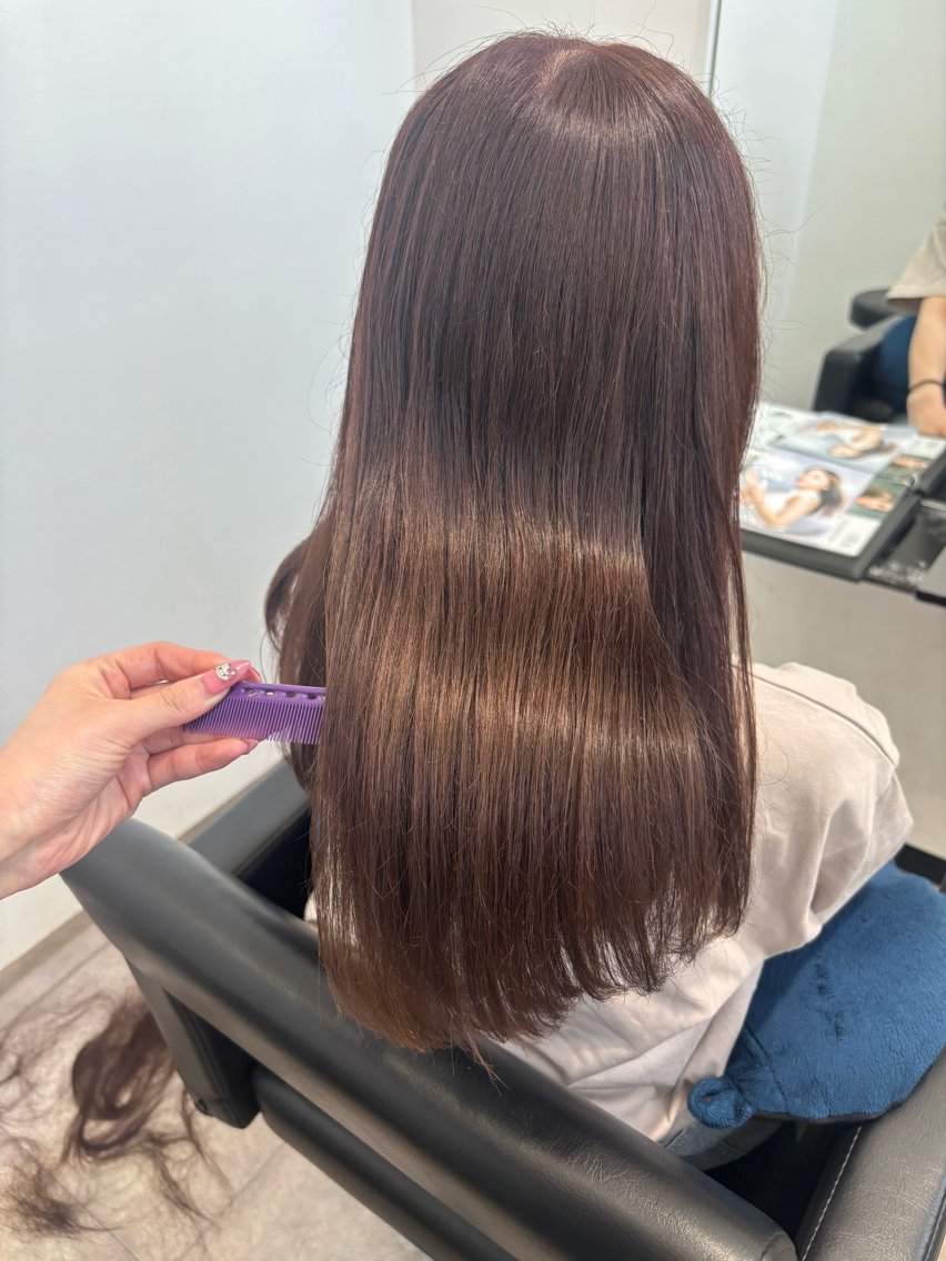 ロング 岩本 紋音のヘアスタイル