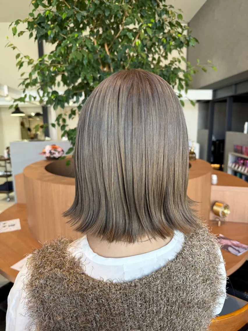 ショート カラー グレージュ オリーブグレージュ オリーブグレー ヘアカラー ayaka |トレンドヘアのヘアスタイル