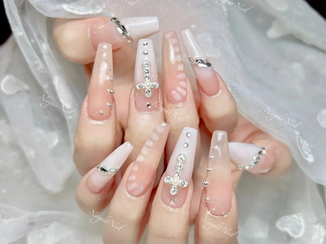 ネイル 🦋 Queenieのネイルデザイン