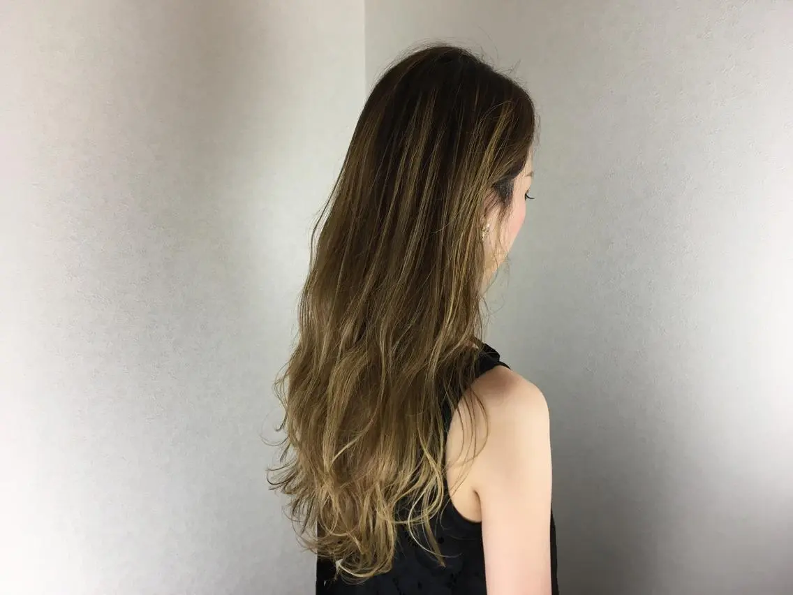 ロング still .のヘアスタイル