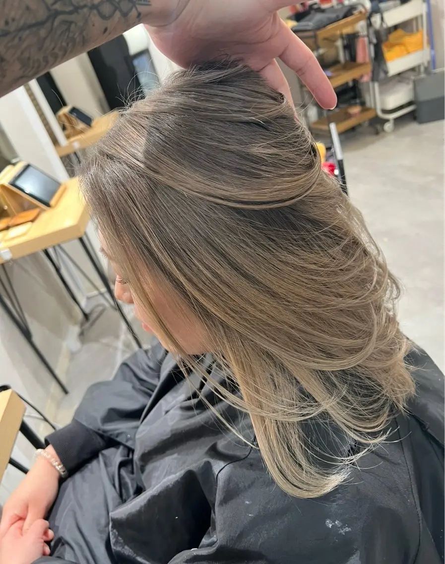 ミディアム カラー バレイヤージュ ベージュカラー レイヤーカット 指名数No.1 /NAOYAのヘアスタイル