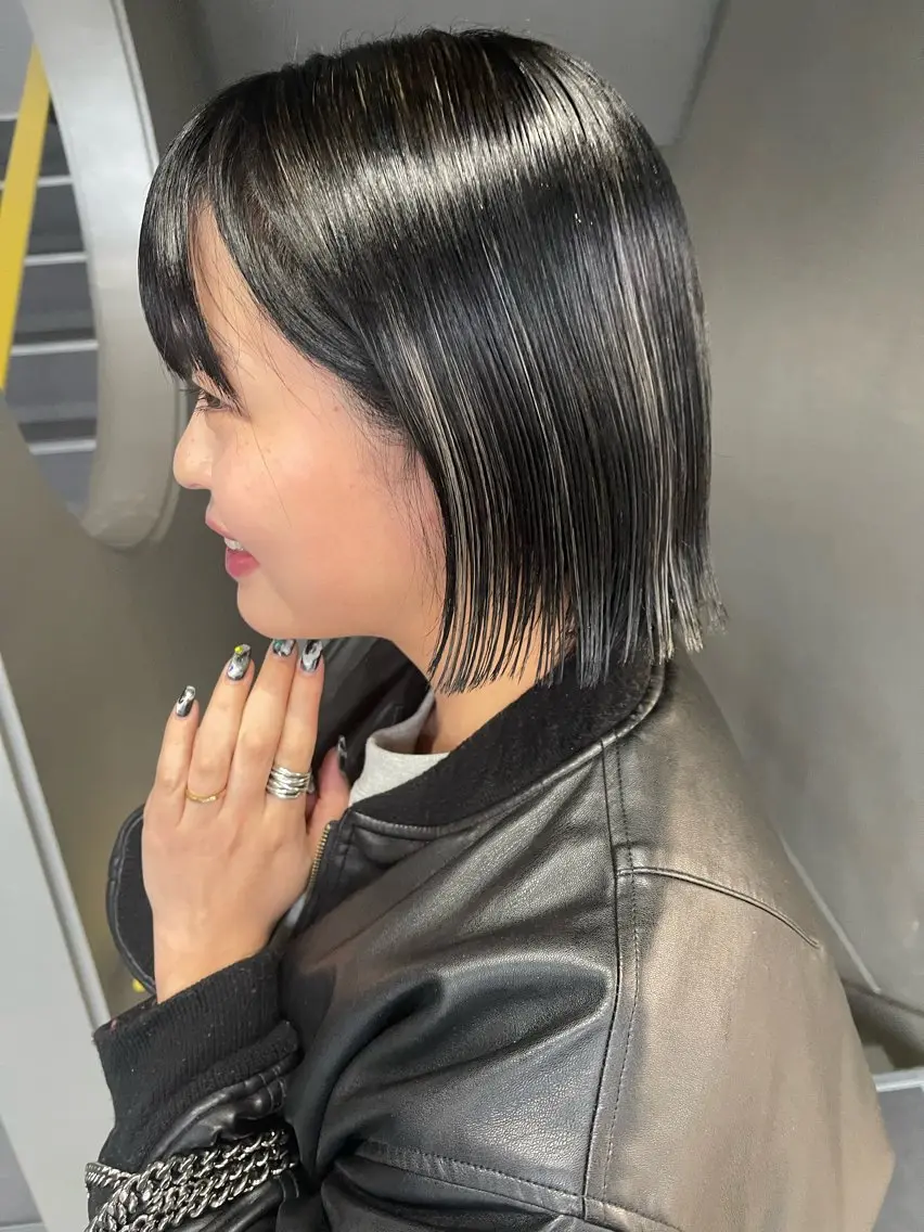 ショート カラー カット ヘアカラー トリートメント 💓パーマ，💗 レイヤーカットのヘアスタイル