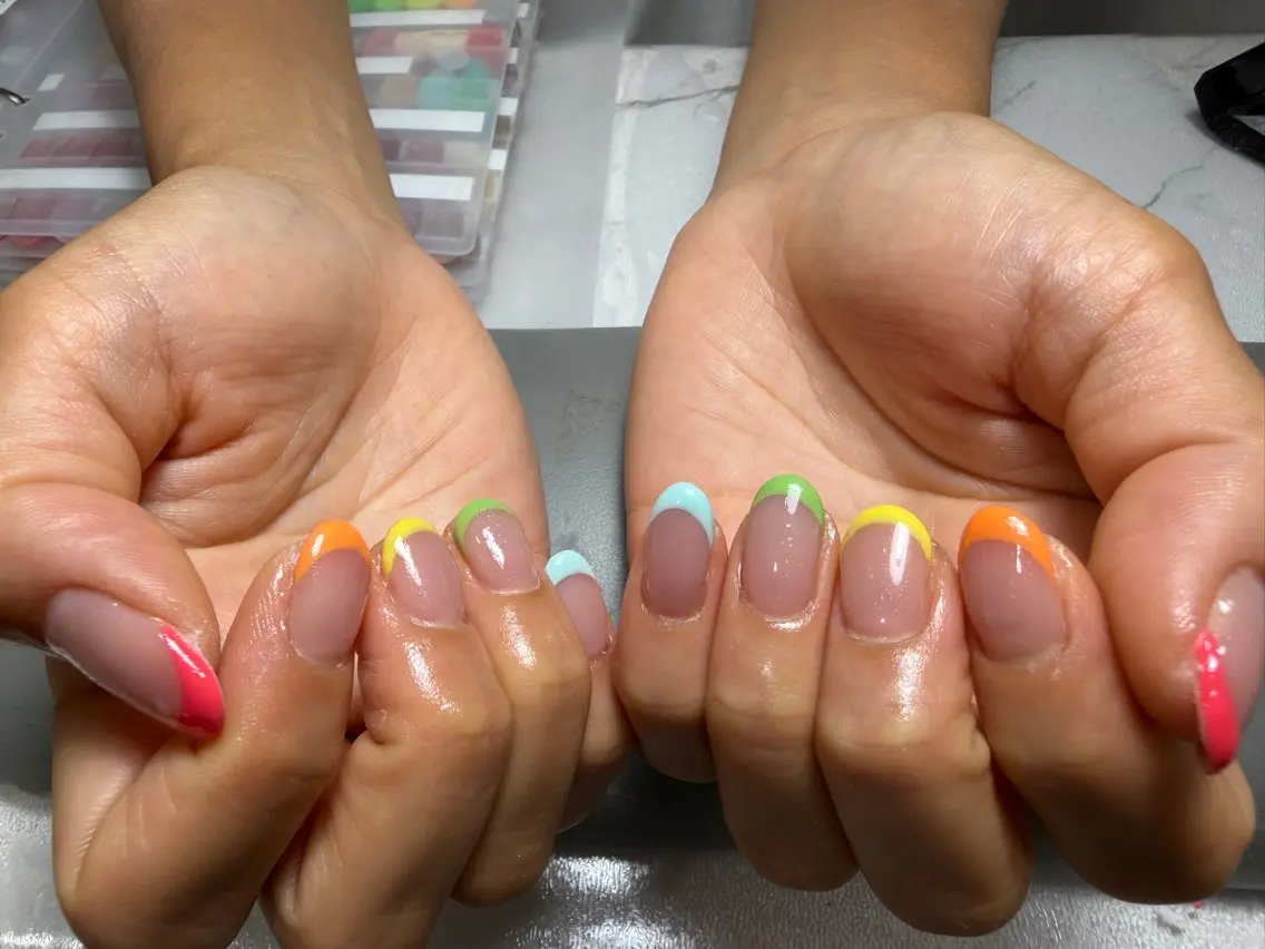 ネイル アートネイル フレンチネイル ジェルネイル グラデーション 韓国ネイル Nail Kihi アミ🌷のネイルデザイン
